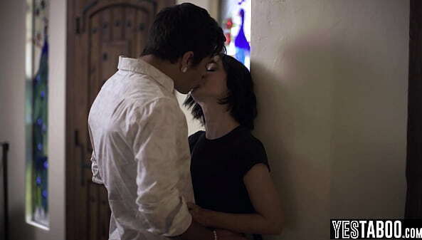 Tiny waitress gets tricked pounded dick customer