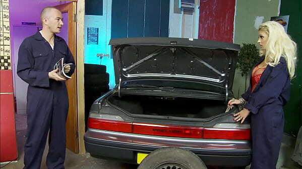 Katie Kaliana Sucks Mechanics Dick Before Fucking