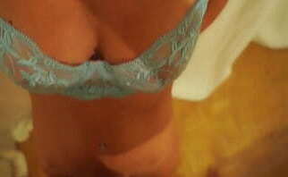 Me vengo por fuera del jugoso co&ntilde_o de mi puta despues de follarla