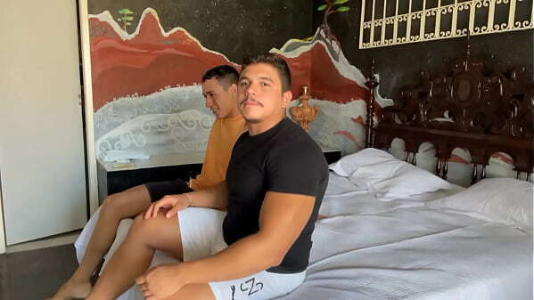 jogar video game casa vizinho ficou sozinho. divertimos outra forma.