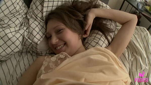 Georgia Fingers Gushing Cunt, Moaning Loudly Camera!