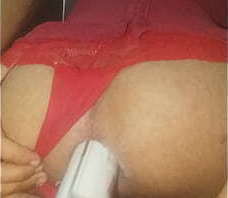 Cdzinha masturbando consolo