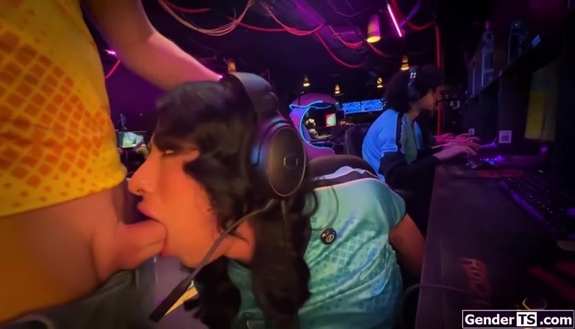 Trans Sucking During Esports With White Avery Lust