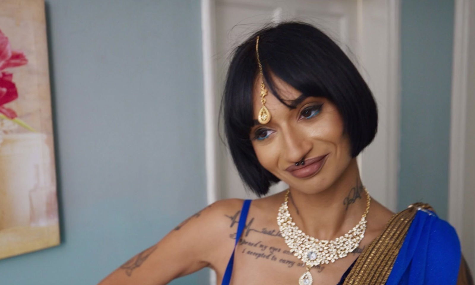 Short-haired mature Candy Scott gets properly fucked bathroom