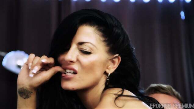 MILF Layne Showing Ropes Young Bloke