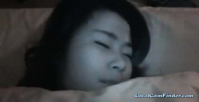 Asian Girl Uses Bottle Masturbate