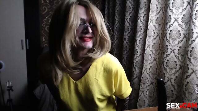 Trans Masturbates Then Shows While Interacting