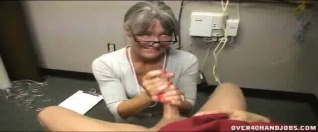 Leilani Love Handjobbing