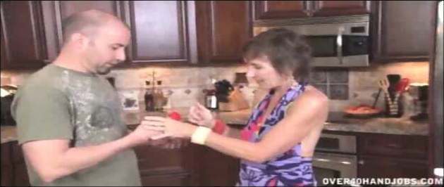 MILF Lilian Tesh Handjob