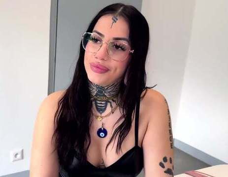 Laeticia prefers private fucking lesson!