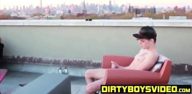 skater twink Alex Killborn jacks roof alone