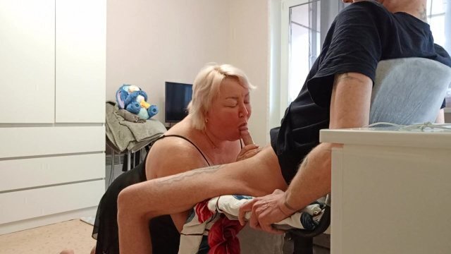 after blowjob, fill friend's mouth with eats