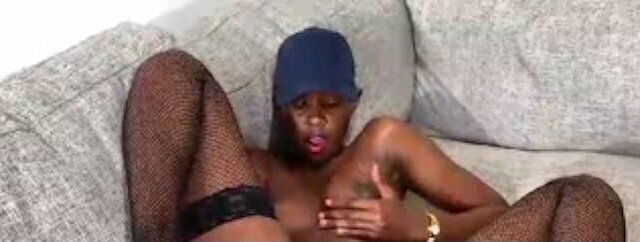 rubing sweet pussy......