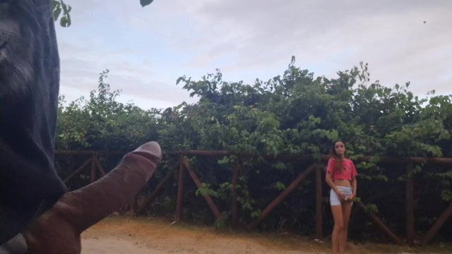 Punheta arriscada público mulher pegou masturbando!