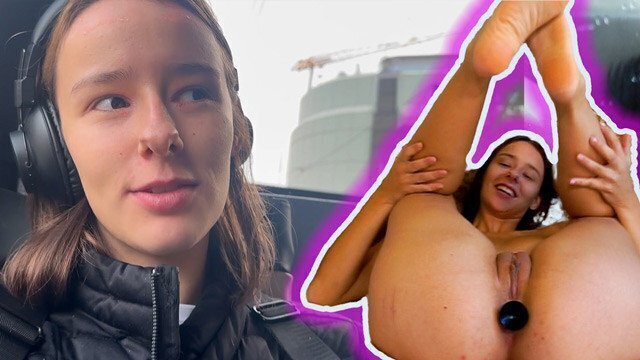 18yo Teen Girl destroying Pussy!