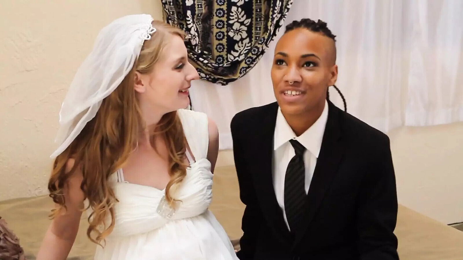 Darling Nikki Darlin horny lesbians penetrating