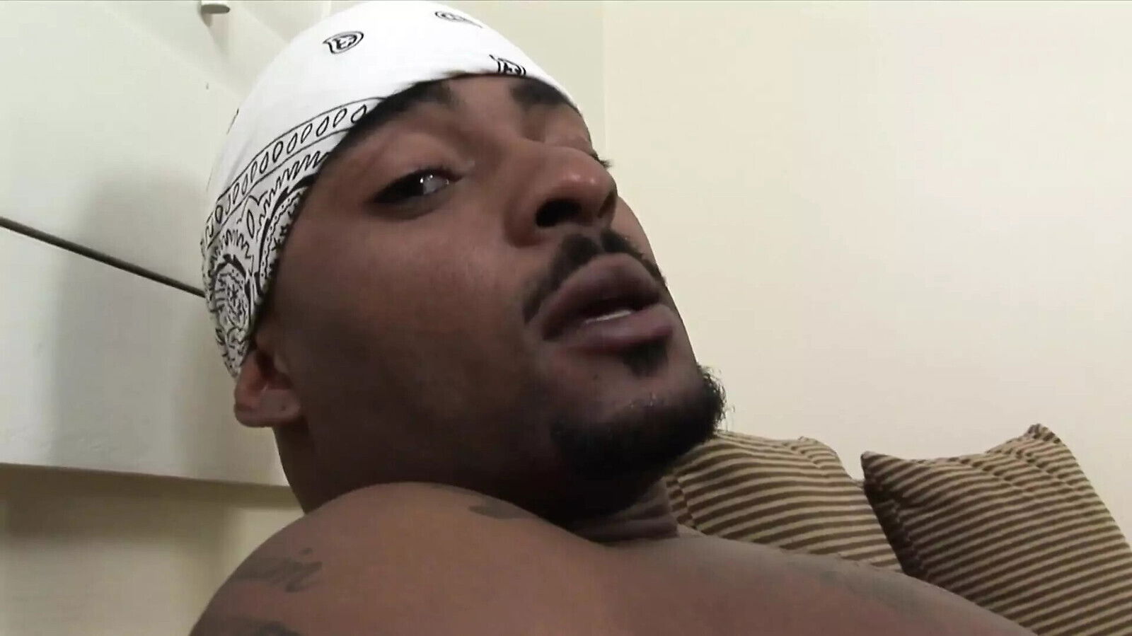 Kristi Kush dark skinned slut with gets pussy