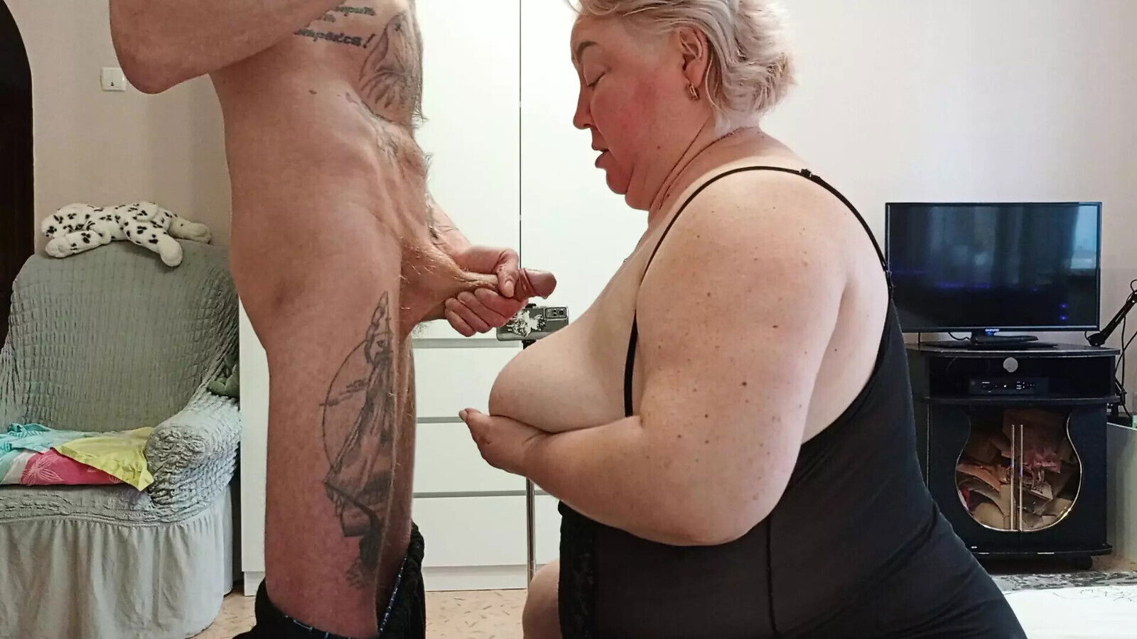 mother-in-law sucks dick then pour huge