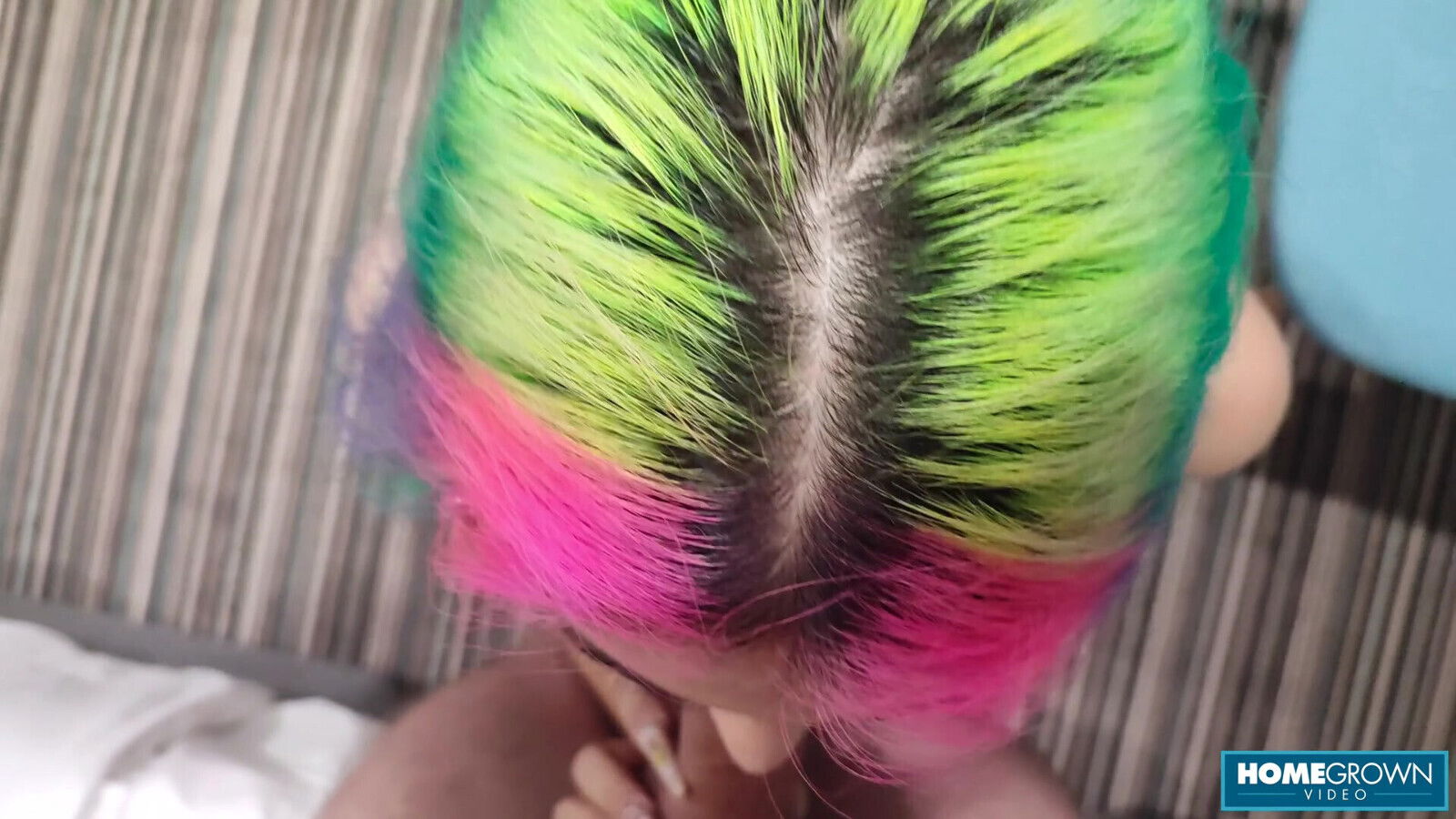 Roxy Lips Bends Over Welcome Endi Massive