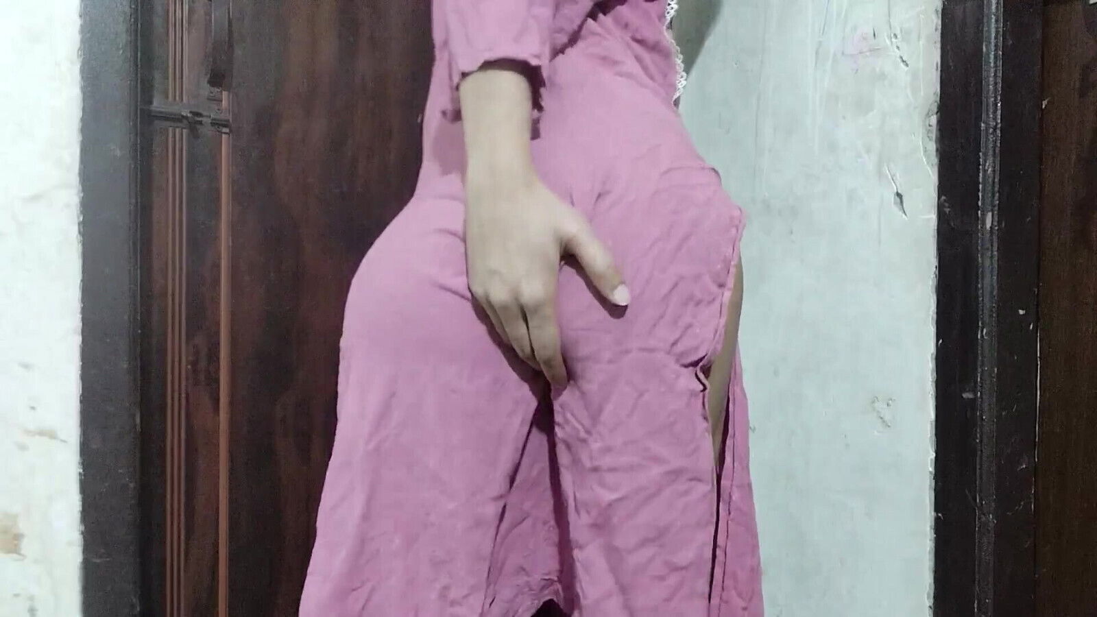 Bhabhi shut dekar ghar pakad choda