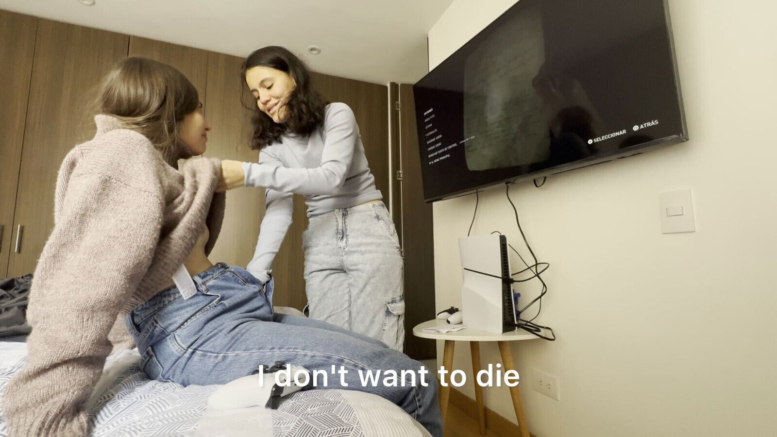 Sexo Lesbico Mientras Mejor Amiga Juega Videojuegos