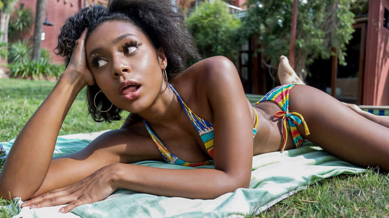 African College Slut Gets Wrecked Lunch!