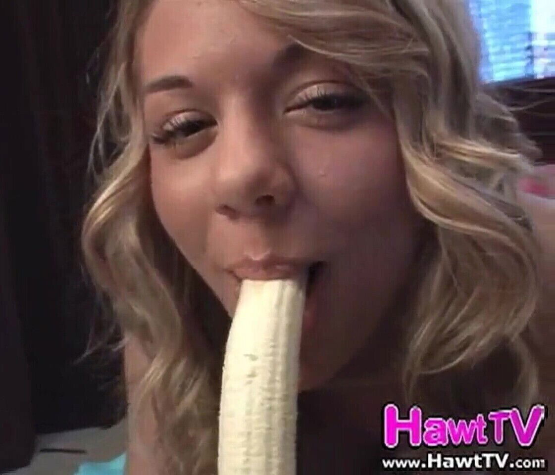 Tabatha Sweet with lesbo chicks mimics blowjob