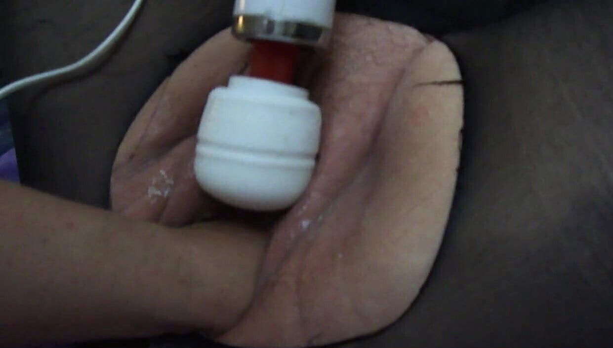 Deep fisting fat wifes huge pussy through ripped tights