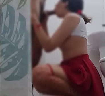 hermanastra hace entrar profesor casa follan rico