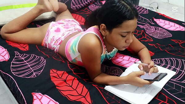 PORNO ESPANOL hermosa hermanastra colombiana viene colegio quieres ayude tareas colegio dije ayudo deja follarla follo colegiala