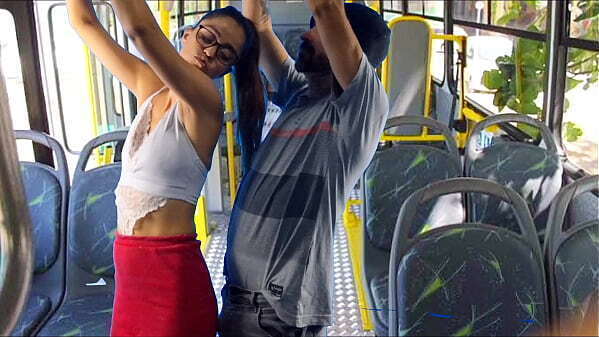 Estudante sendo encoxada &ocirc_nibus p&uacute_blico!