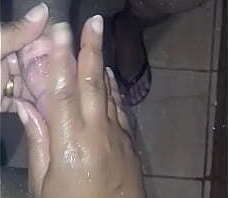 GORDINHA CASADA SAFADA DANDO BANHO MARIDO GOSTOSO!!!!