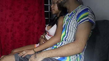 GRABO COMO HERMOSA HERMANASTRA COLOMBIANA TOCA PENE MIENTRAS VEMOS TELEVISION ella terina cuatro semen culo