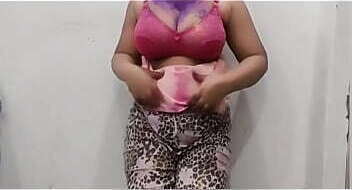 Holi Me Desi Indian Bhabhi Ne Apni Choot Me Khoob Ungli Ki Aur Banaya Mms