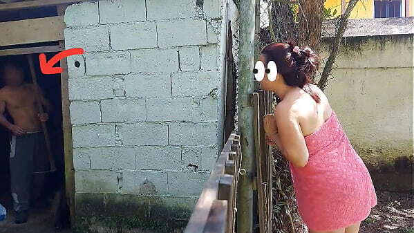 Chuveiro n&atilde_o funciona, mulher casada pede ajuda zelador fazenda usando apenas toalha paga sexo