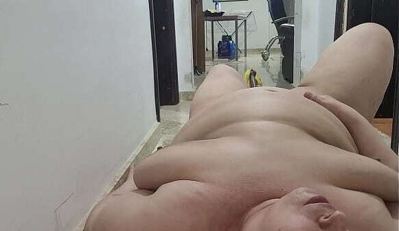 Coolmarina. Madura caliente retoza suelo como perra foll&aacute_ndose pilla