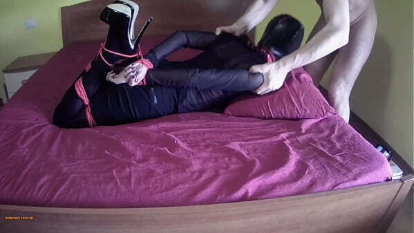 Laura Heels amateur 2021. She'_s hogtied stockings heels