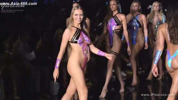 Black Tape Project Runway Fashion Show.3