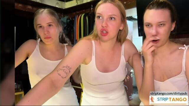 Beautiful College Girl Licks Horny during their work fast food!