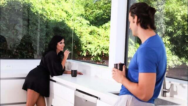 eagan foxx busty mother reagan_1