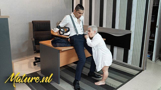Mature Midget Sara Gets Fucked Cris Angelo