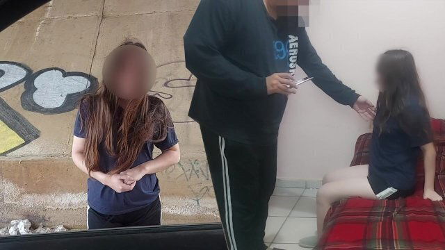joven pepenadora folla viejo cochino ayuda económica, casero real 2/4