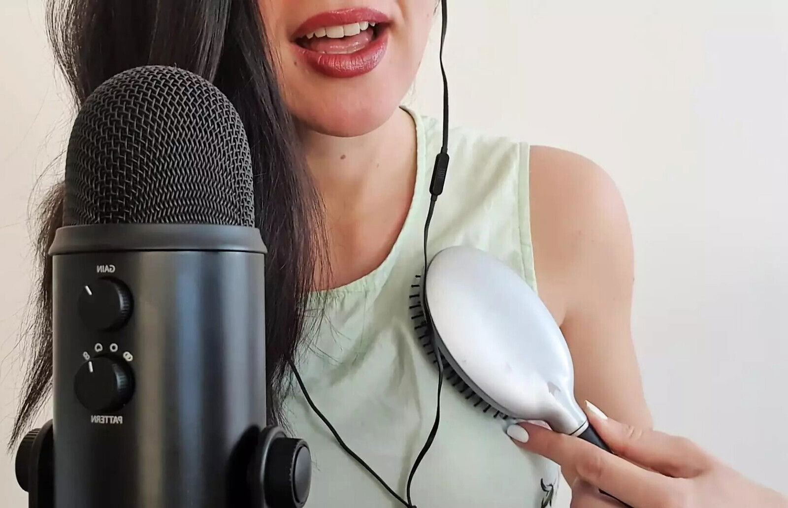 Naughty Hair Brushing insertion pussy ASMR