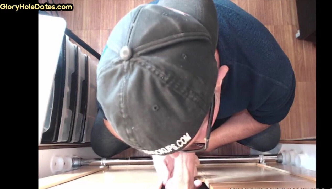 Gloryhole amateur moustache giving head