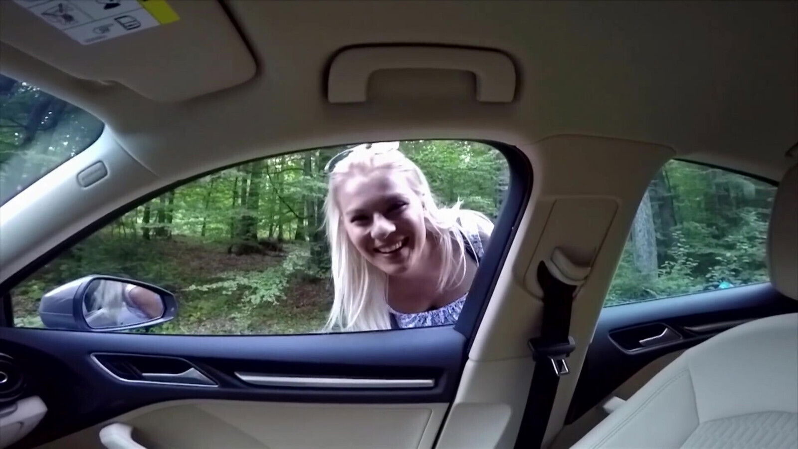 Jasmin Rouge German outdoor pissing