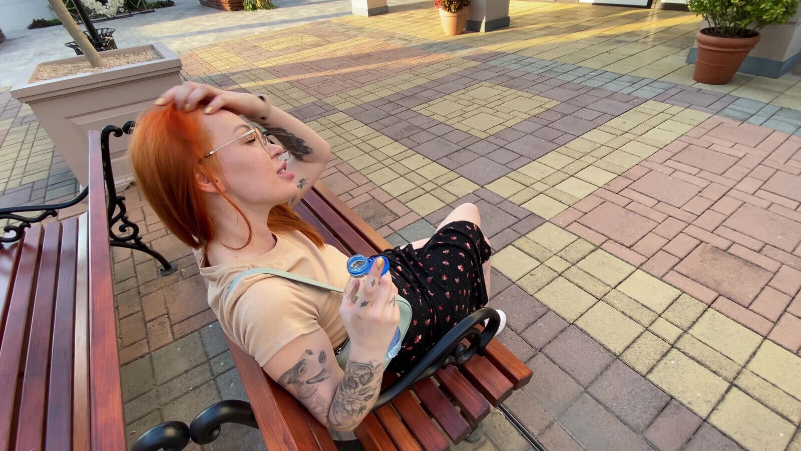 Picked stranger kneeled down public toilets!