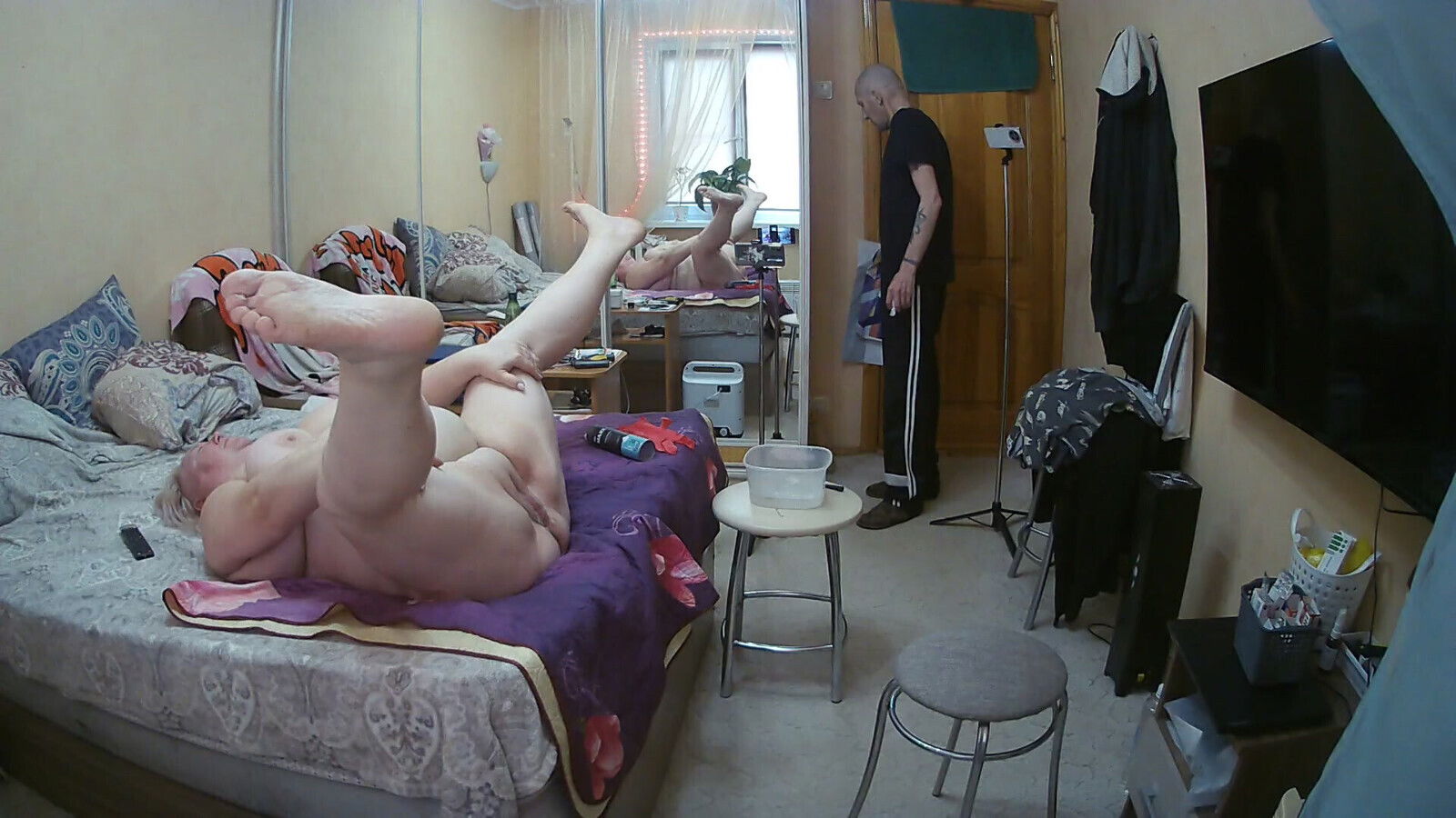 shaved wife's meaty pussy then fisting before squirting