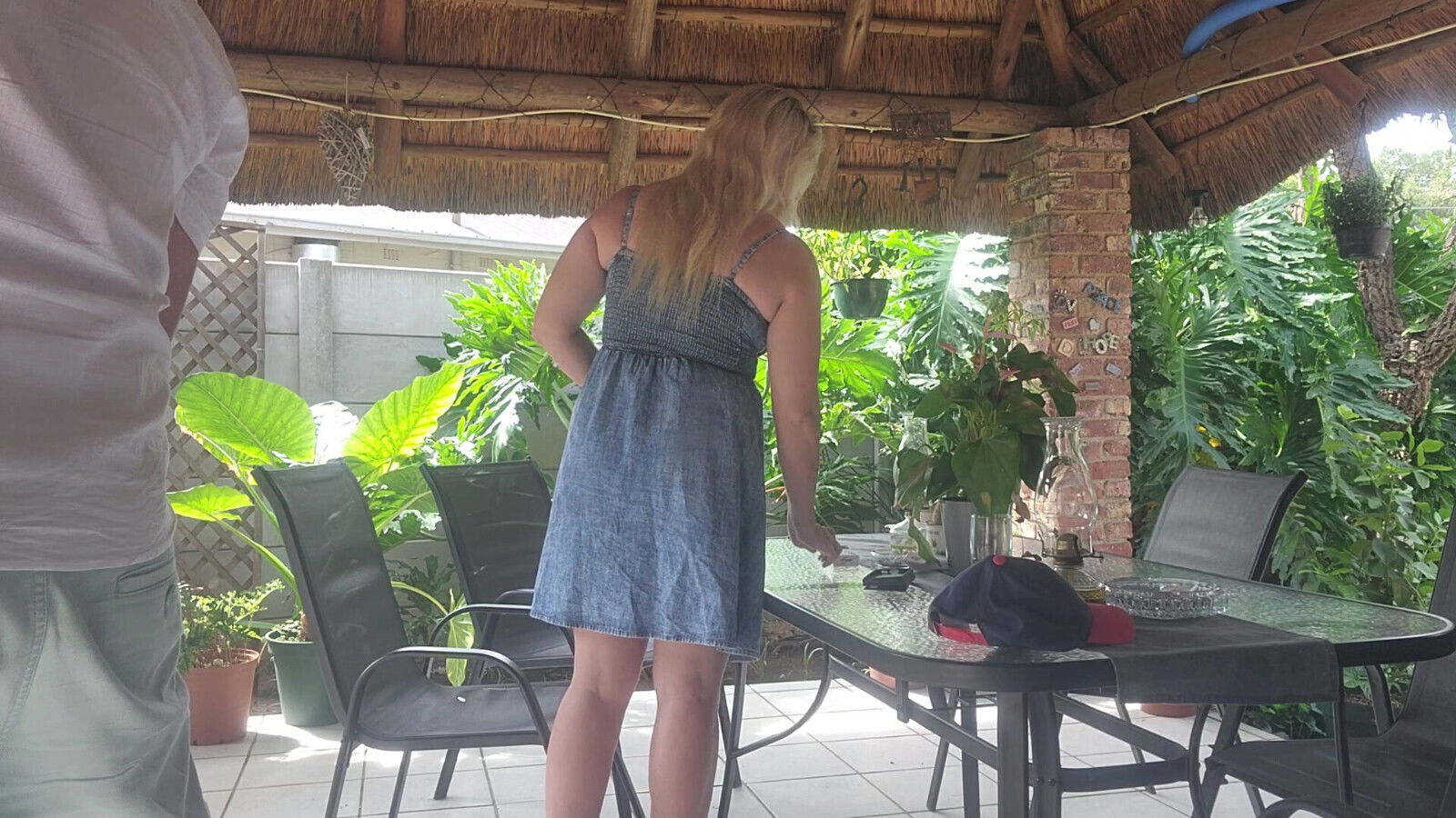Fucking neighbours wife creampie patio