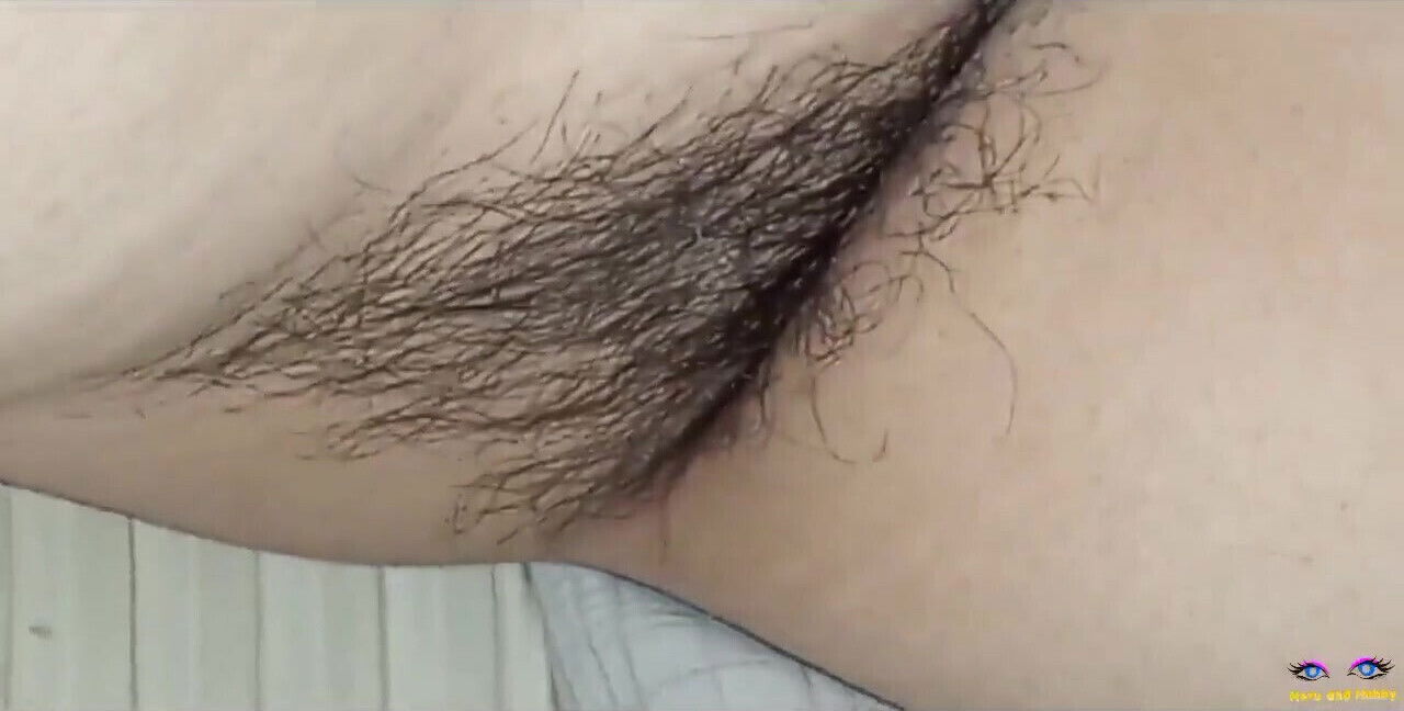 Desi Indian Bhabhi Shows Beautiful Sexy Boobs Hairy Armpits