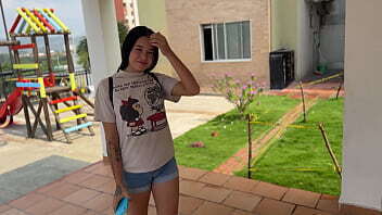 Me encuentro a mujer extraviada y le brindo mi atencion y ayuda con la condicion de que ella me deje correr en su rico culo.